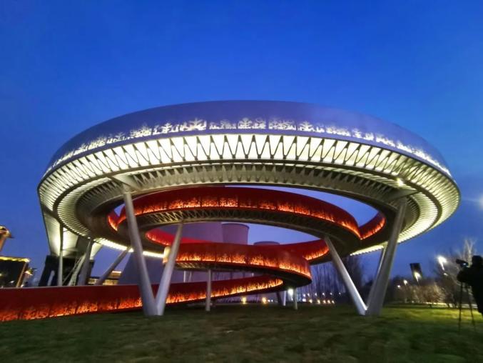 北京冬奥公园位于石景山区西部,永定河