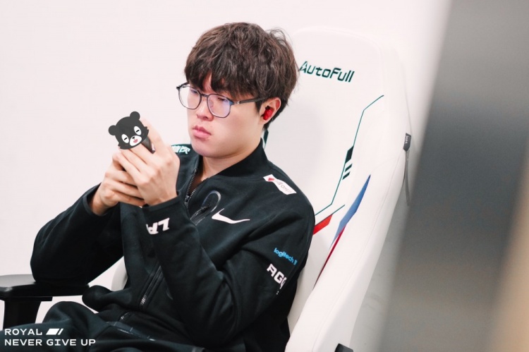  p>陈泽彬(游戏id:bin),2002年9月28日出生于 a target="_blank" href