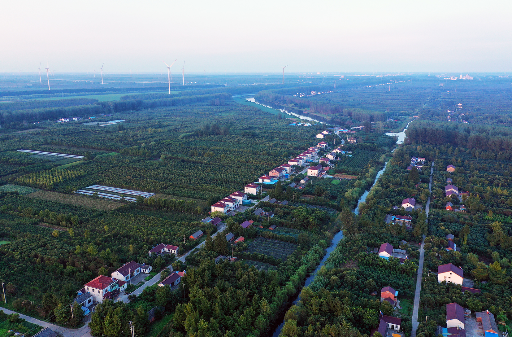  p data-id="gnvjl9kl6u">三仓镇,隶属于江苏省盐城市东台市,地处 a