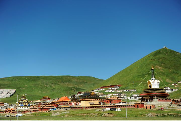  p>查朗寺位于 a target="_blank" href="/item/达日县/3841388" data