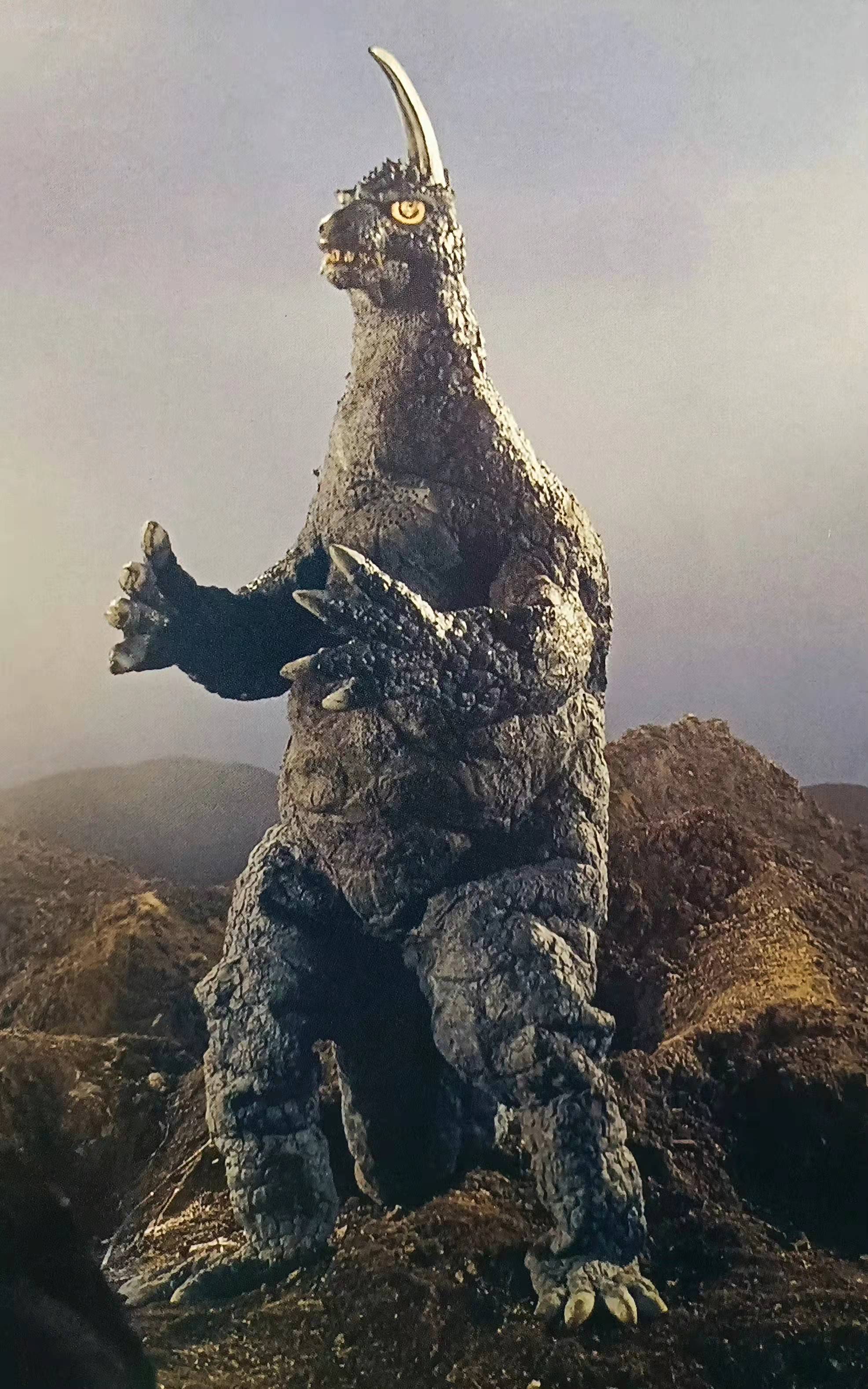  p data-id="gnbj6pubit">阿斯特隆第一代,圆谷