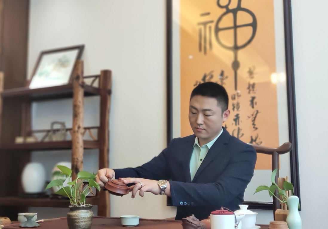  p>李波涛,男,中国易学实战家族传承者,中国高级风水师 /p>