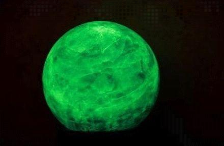  p>磷光是一种缓慢发光的光致冷发光现象.