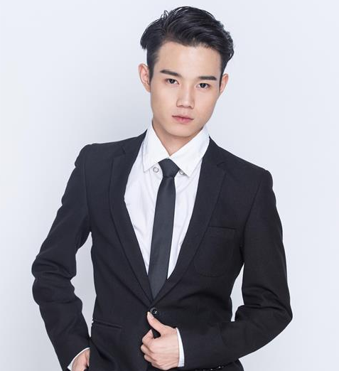 rn5gj">罗蓝山,1994年4月21日出生于湖南省长沙市,中国内地影视男演员