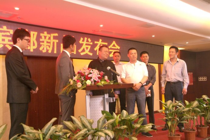  p data-id="gnwuknxiv7">湖南笑星碰碰胡,原名胡建林,中国影视演员.