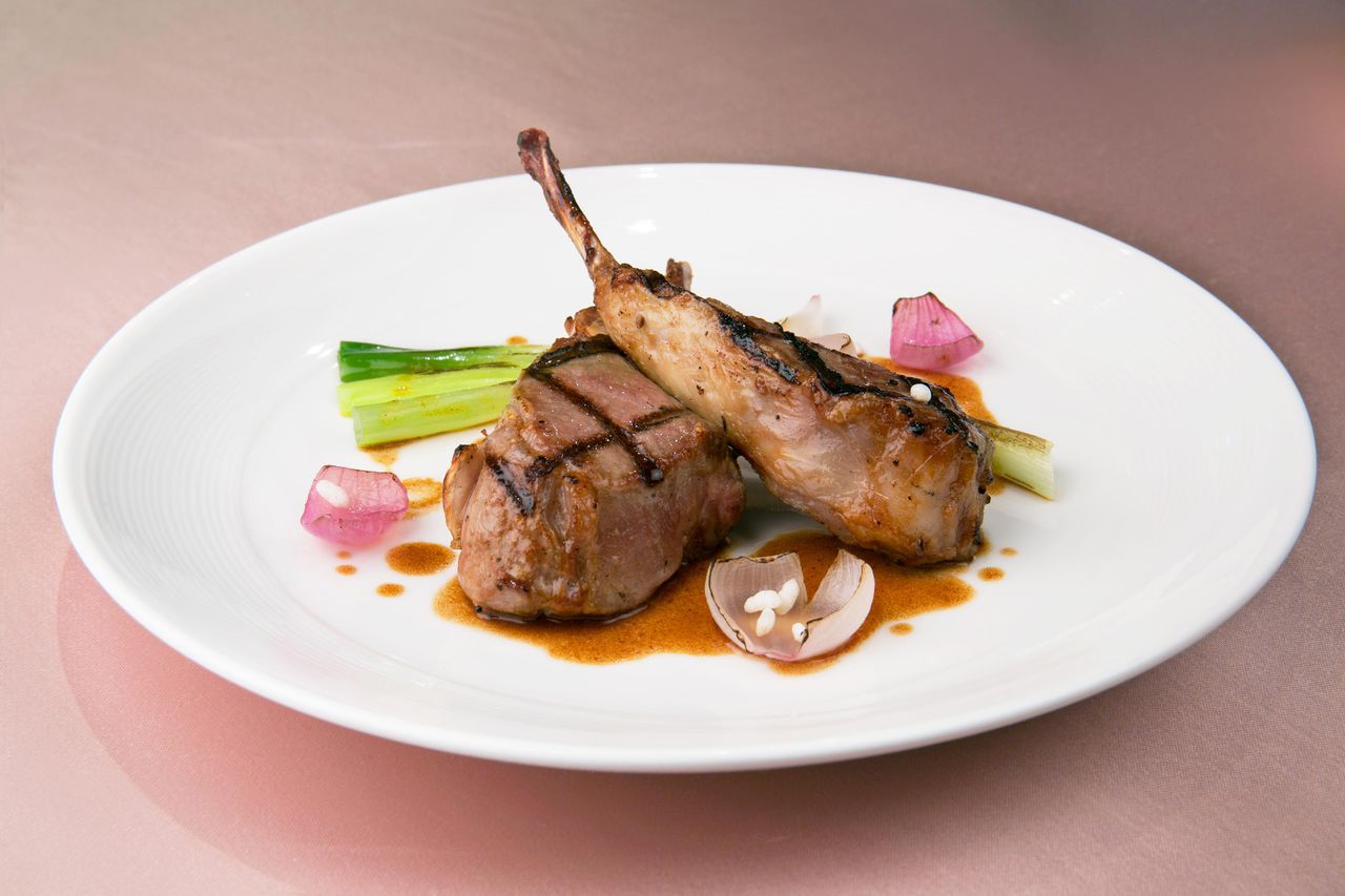  p>香煎羊小排是一道西式菜品,主要材料是羊小排,加上配料:姜末,蒜末