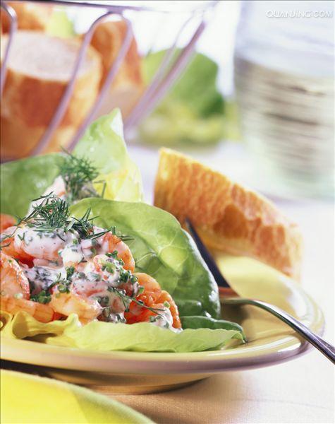  p data-id="gnwvxe4o5i">鸡尾虾,外文名shrimp cocktail, a target="