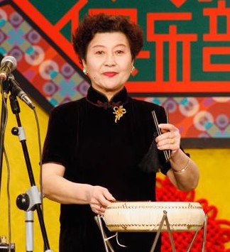  p data-id="gn7wcitqxh">马慕荣,女,1946年生人,天津人,京韵大鼓演员