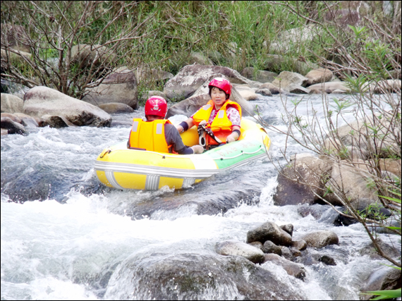  p>防城港野人谷漂流是由防城港市野人谷旅游有限公司投资,景区位于