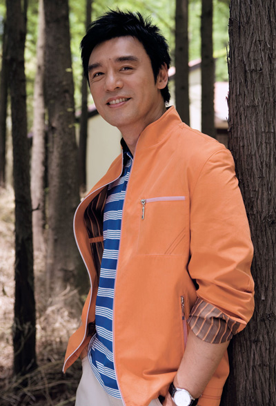  p>钟镇涛(kenny bee),1953年2月23日出生于香港,中国香港男歌手,音乐