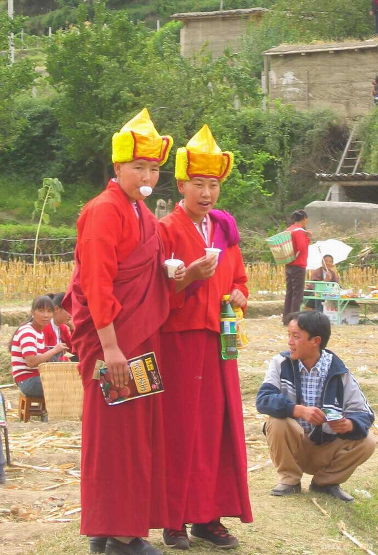  p>噶丹东竹林寺,坐落在 a target="_blank" href="/item/德钦县