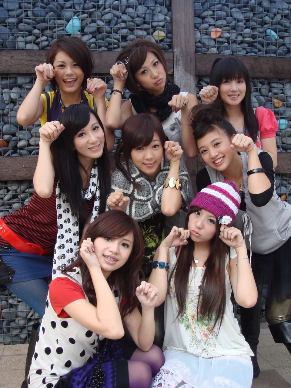  p>黑涩会美眉,台湾九人女子组合,成员有 a target="_blank" href="