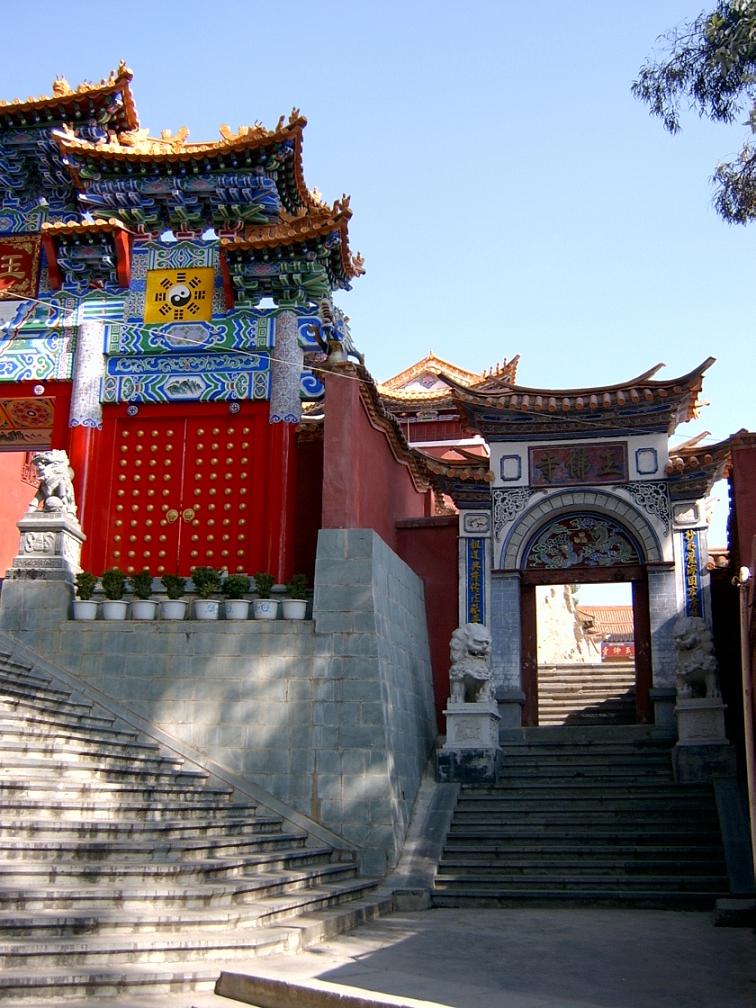  p>玉佛寺,始创建于1986年,是宗教活动场所,保山市重点寺院,佛教圣地