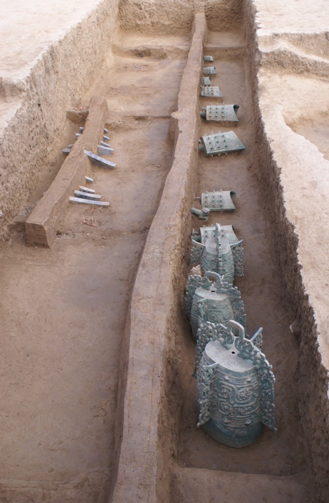 大堡子山遗址及墓群,位于甘肃礼县城东13公里处的永兴乡,永坪乡