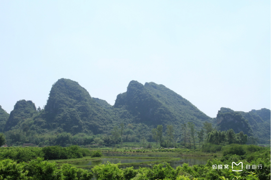  p>英西峰林风景区位于广东 a target="_blank" href="/item/英德市