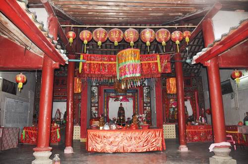  p>谭仙庙位于深圳市龙岗区坪山河畔,为一道观,供的谭仙大约即"长真谭