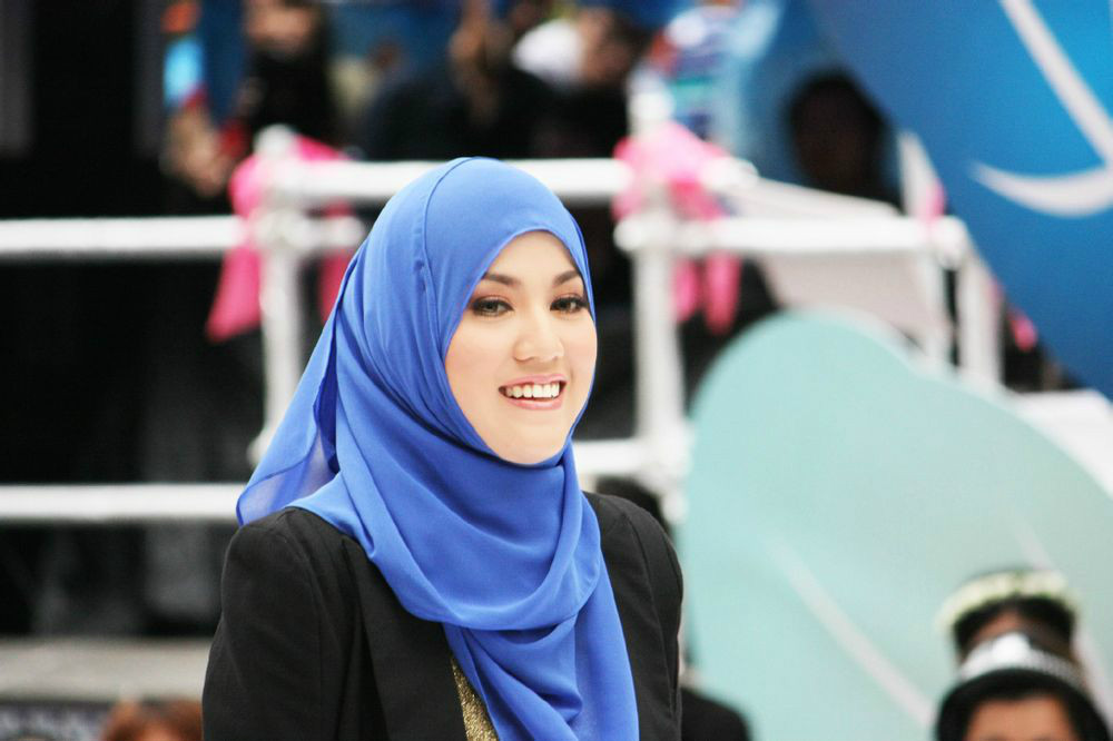 amir amzah ),1990年8月13日生于马来西亚吉隆坡文良港,马来西亚女