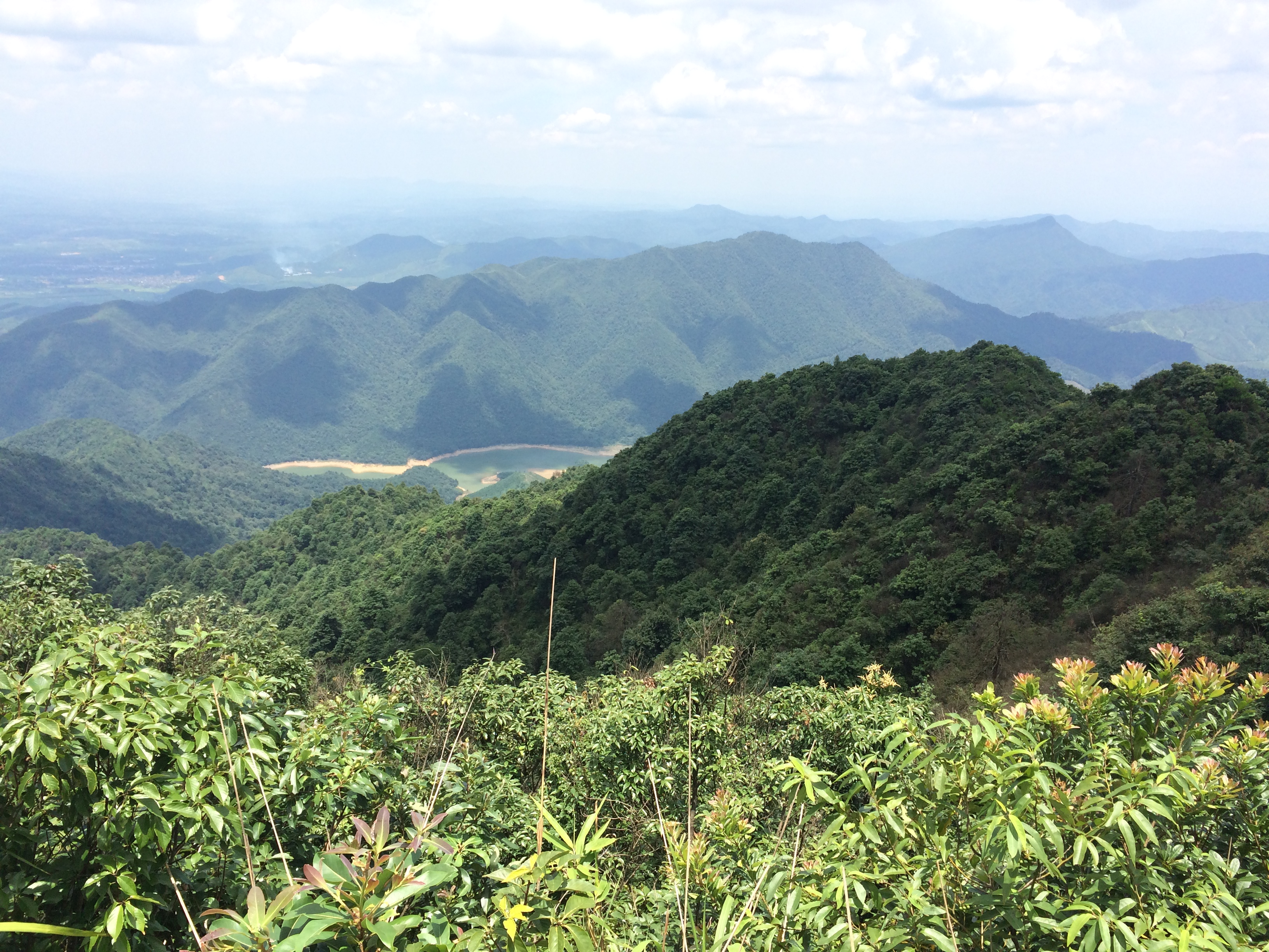 ">紫瑶山,位于江西省 a target="_blank" href="/item/泰和县/83931"