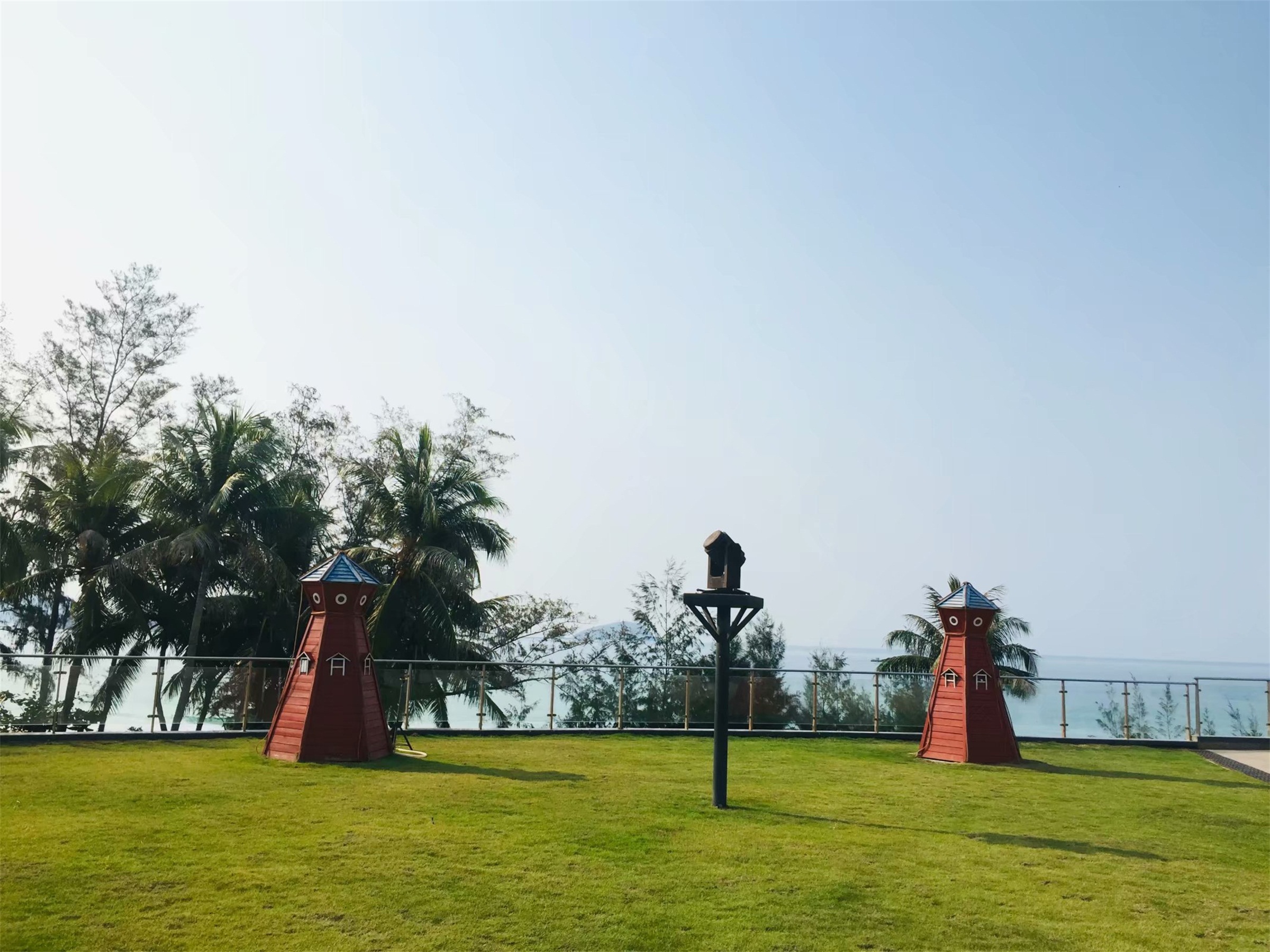  p>亚龙湾中心广场,位于海南省 a target="_blank" href="/item/三亚