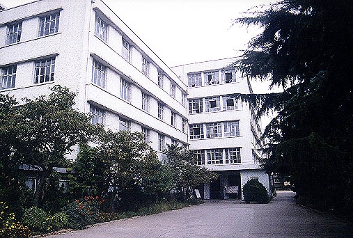 target="_blank" href="/item/青岛">青岛 /a>工艺美术学校是山东省