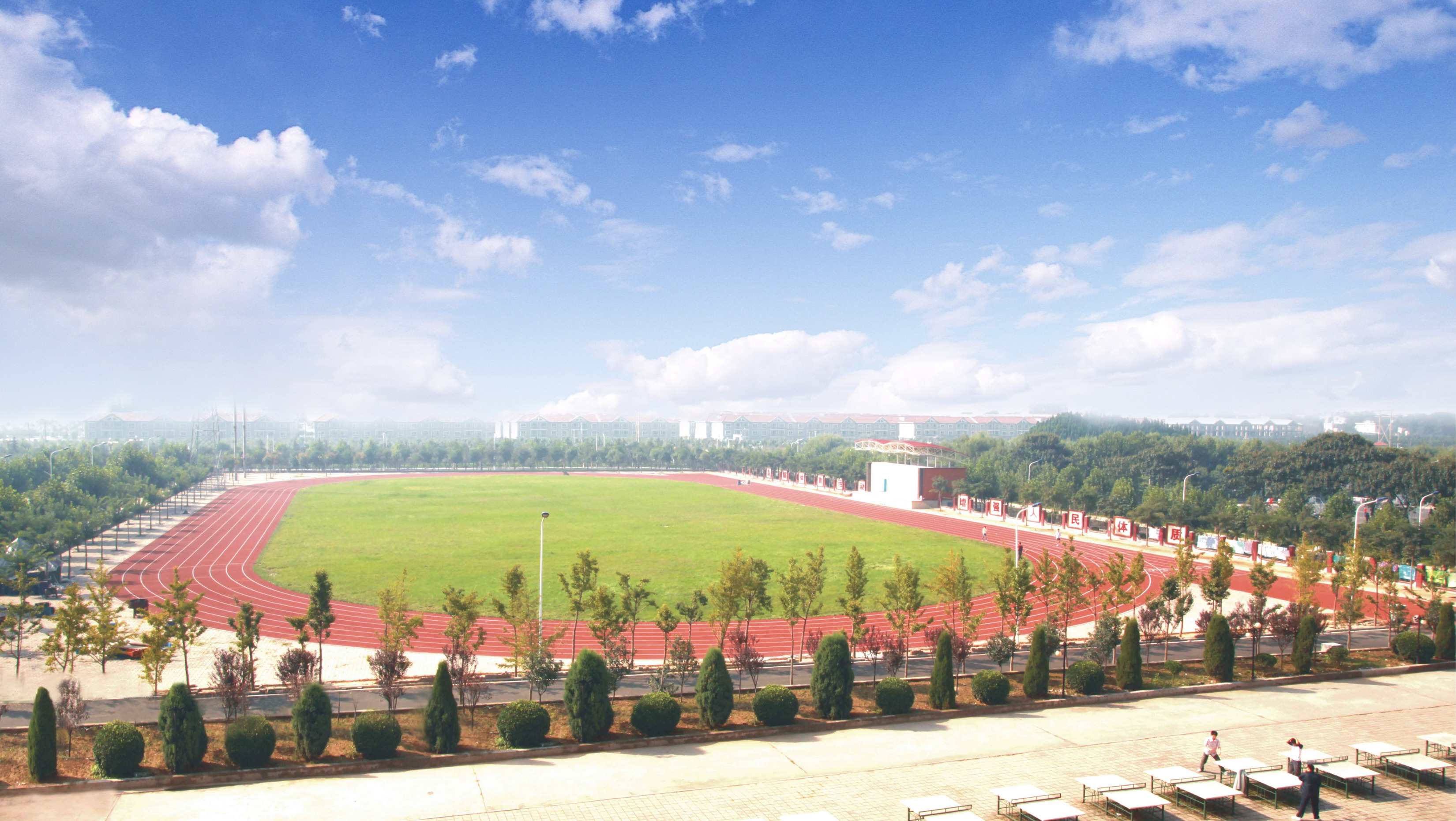  p>郑州职业技术学院是郑州市人民政府举办,坐落于河南省省会 a