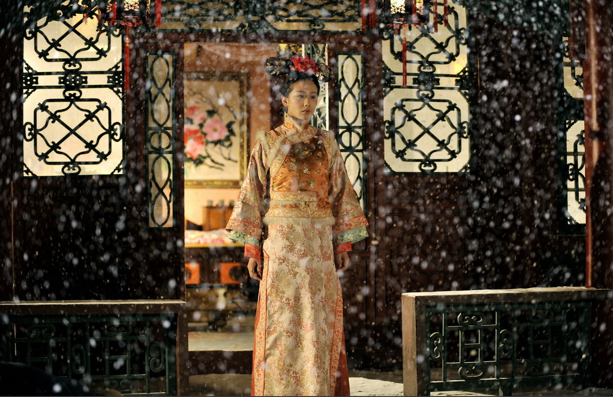  p>《步步惊心》改编自 a target="_blank" href="/item/桐华/1184197