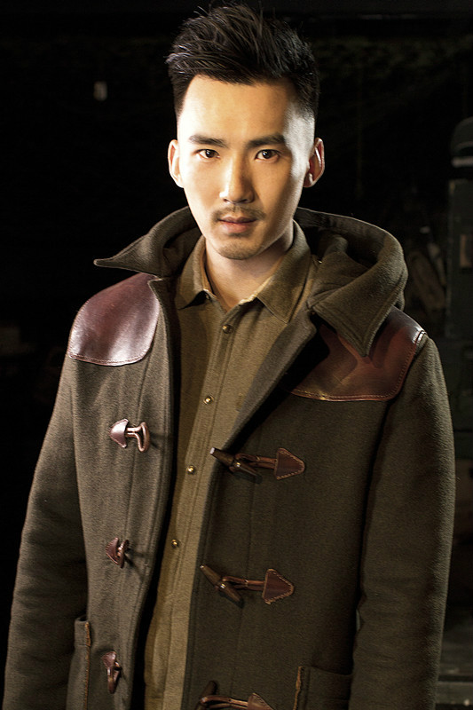  p>何前锋,男,现为中国人民解放军八一电影制片厂剧团演员,2008年出道