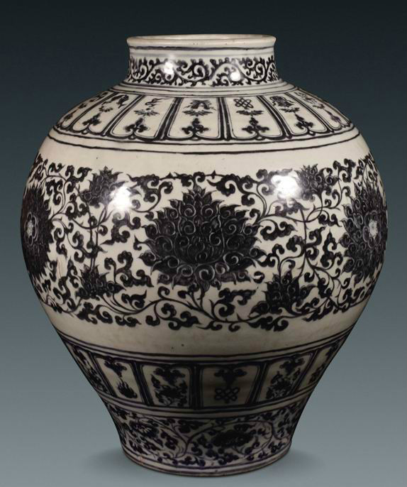 明洪武青花缠枝莲大罐