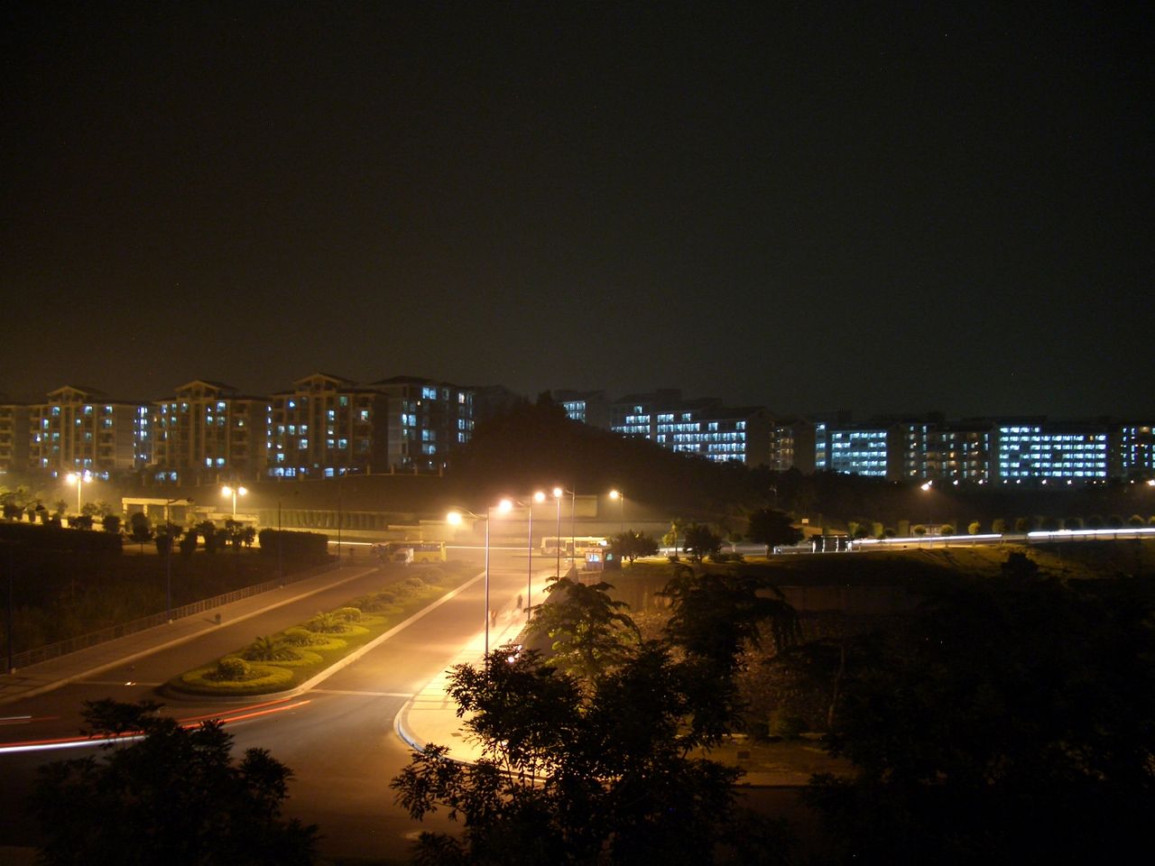  p>华南师范大学南海校区的前身是华南师范大学南海学院,由华南师范