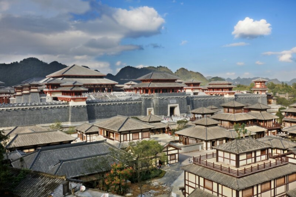  p>都匀秦汉影视城位于贵州省黔南州都匀经济开发区,是集影视剧创作