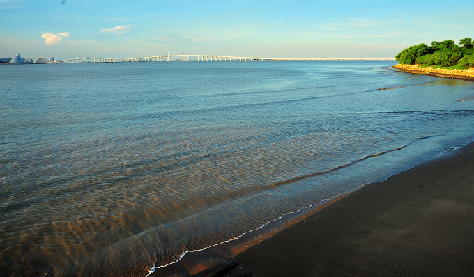  p>黑沙海滩是澳门八景之一,位于中国澳门路环岛的东面,古称「大环」.
