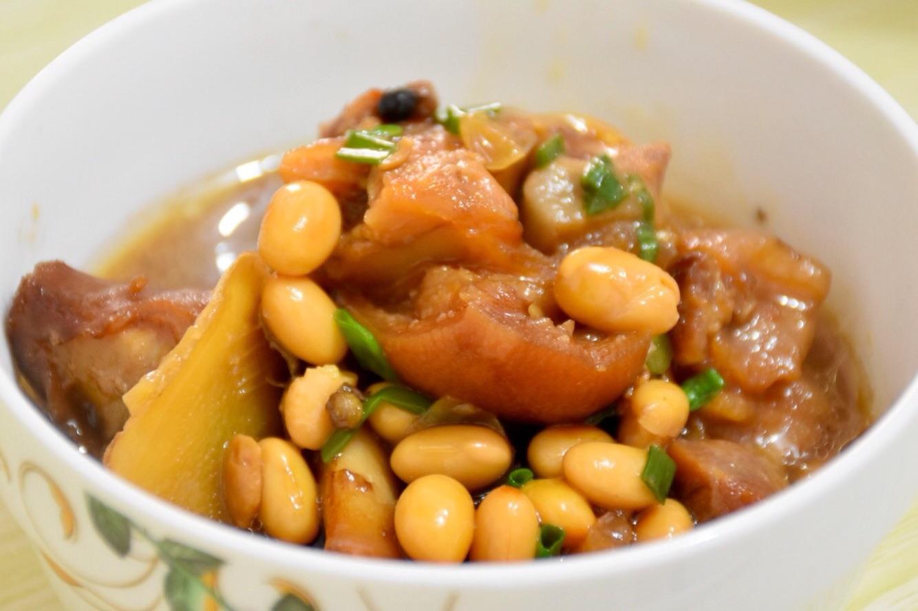 黄豆炖猪蹄