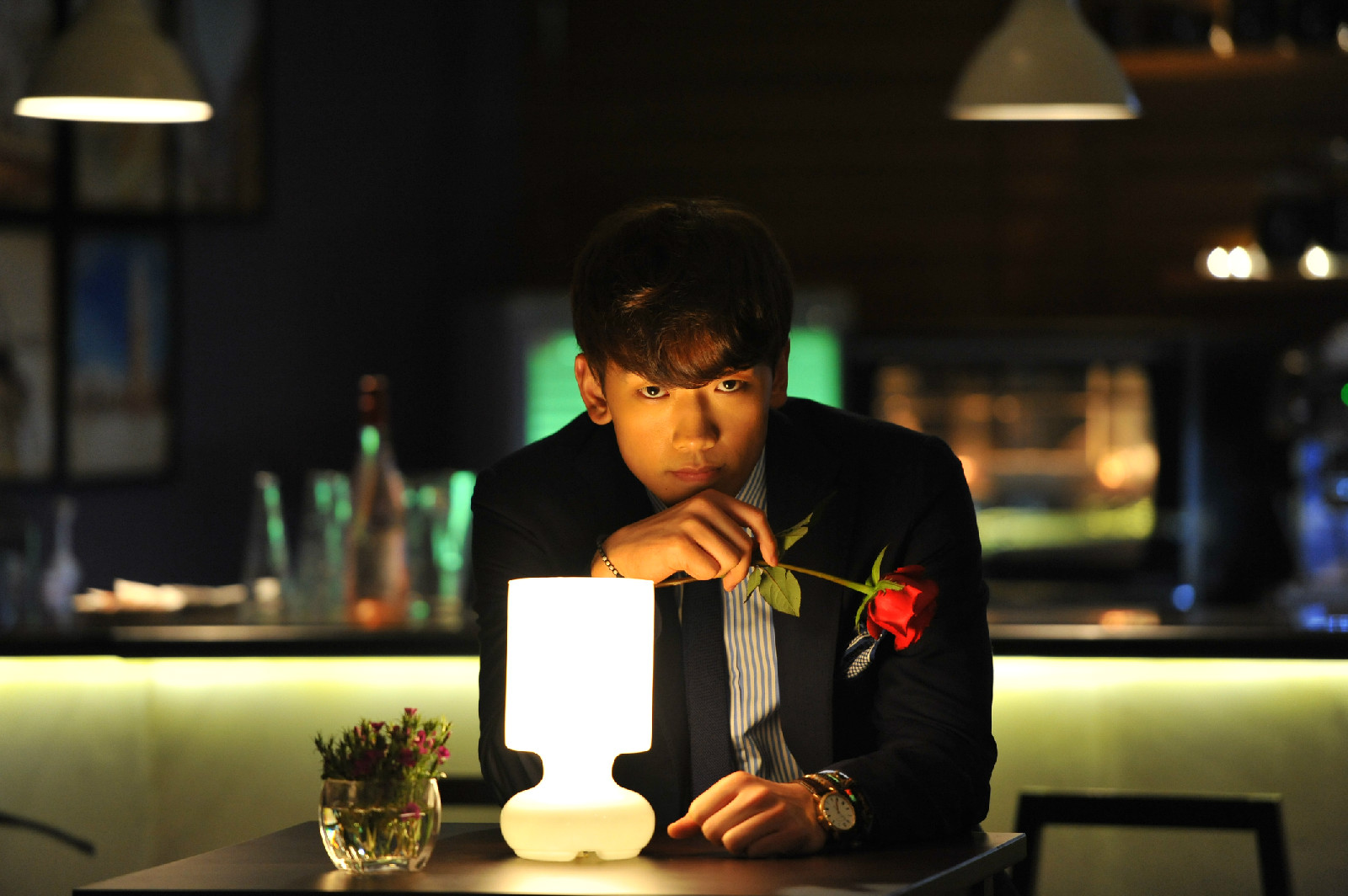  p>郑智薰(rain),1982年6月25日出生于韩国首尔,韩国流行男歌手,演员