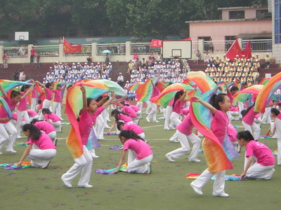  p>江夏区四中位于八分山下,纸坊城北,创建于1988年.