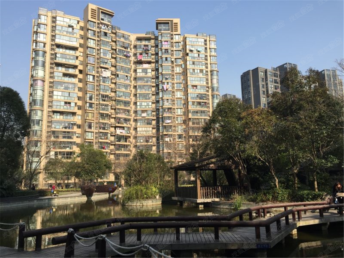  p>金沙雅苑小区,总建筑面积为60万平方米,位于金沙江路,祁连山南路