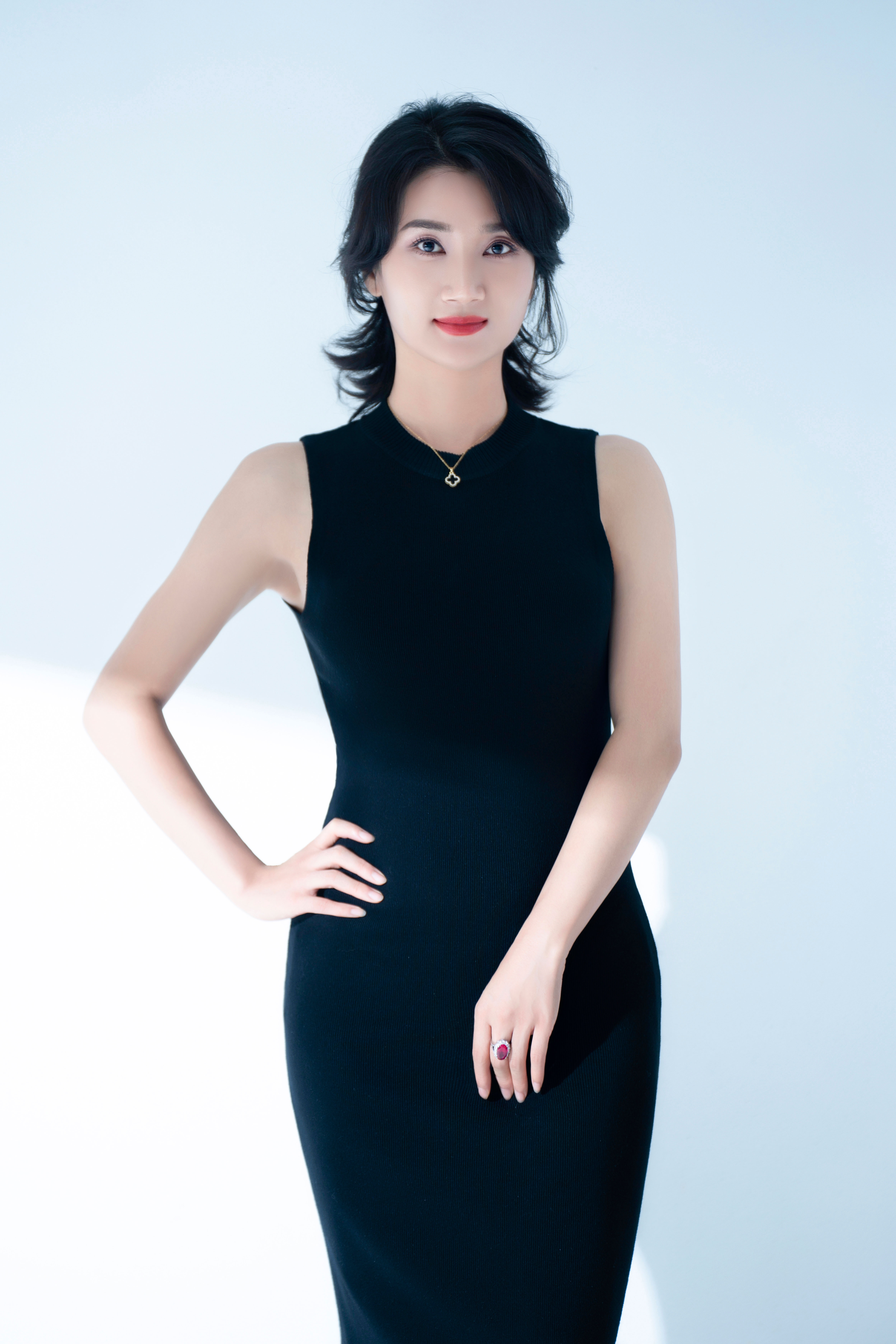  p data-id="go05hu5jmo">文君,原名张文君,大连人,毕业于吉林艺术