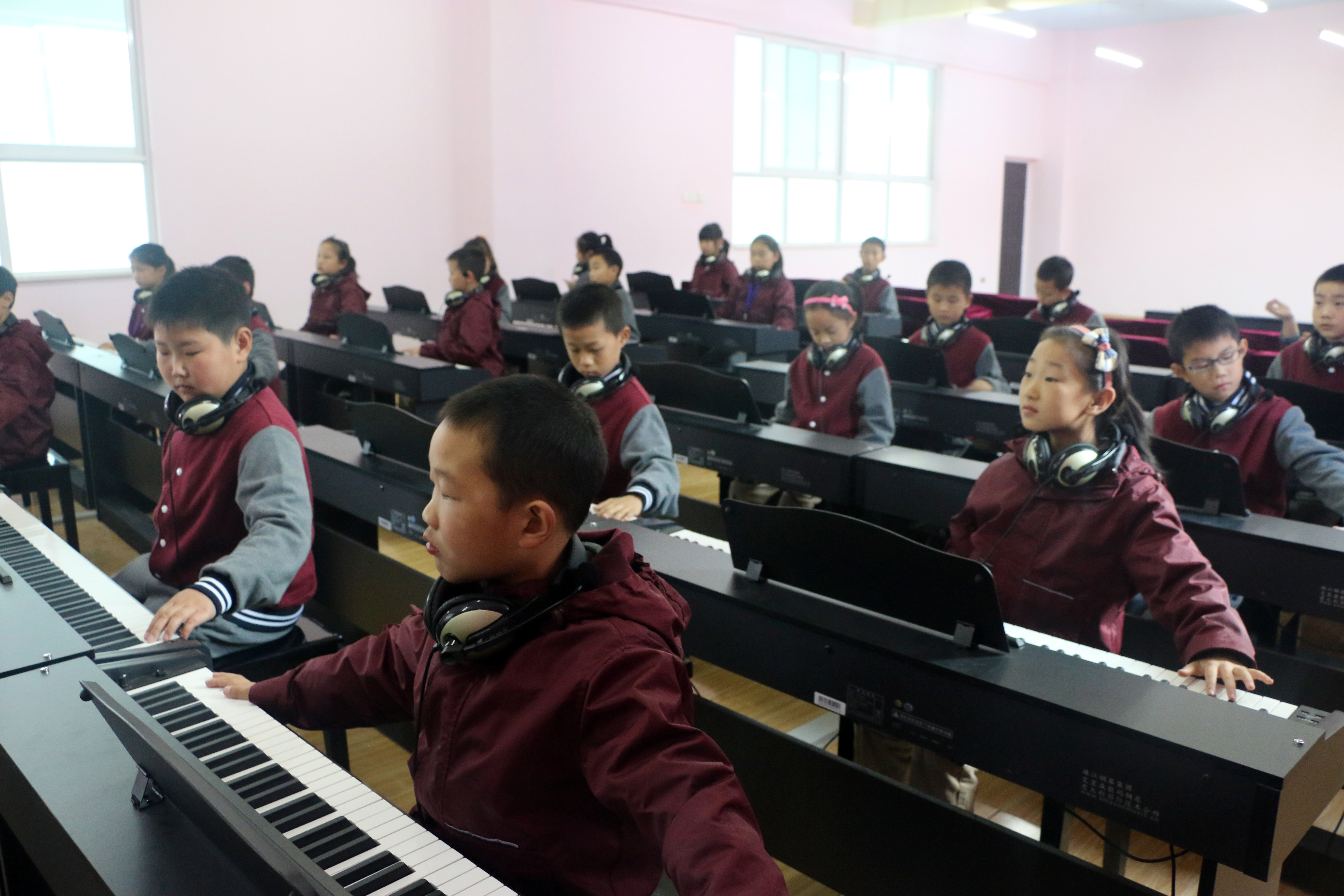  p>简称:十堰东风国际学校(其他名:十堰东风工业园中心学校)建立于