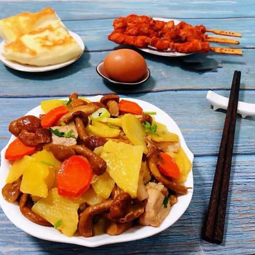 滑子菇炒土豆片