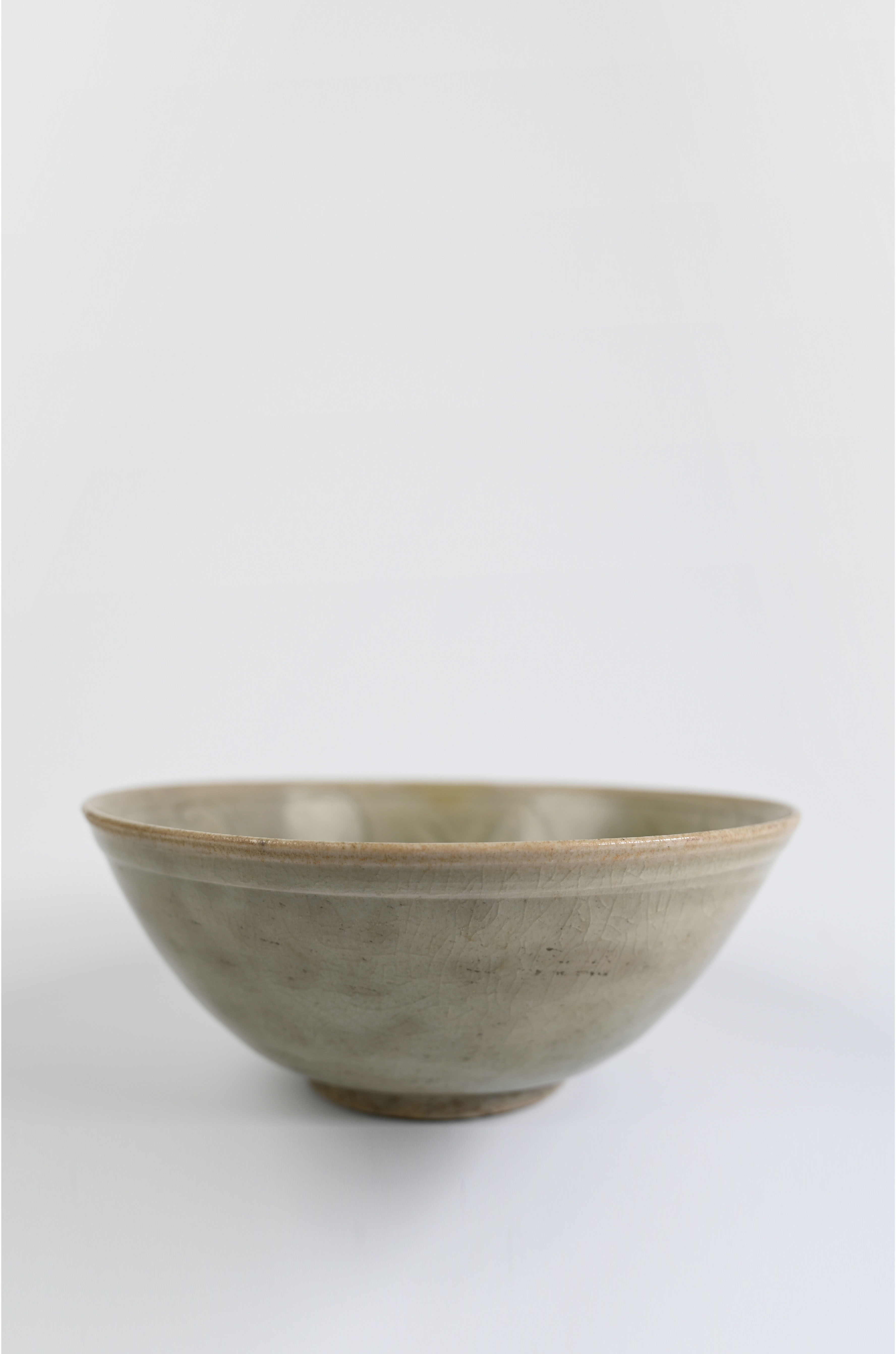 宋代龙泉窑青釉刻花碗