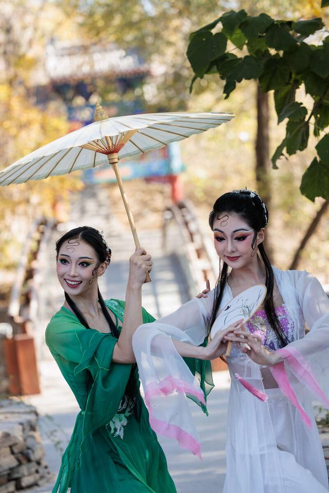  p data-id="tgtbndvxhwux">女子双人舞《雨后》由青年编导 a target=