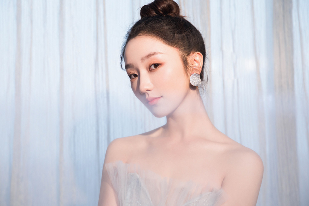 id="gocmr3s1at">肖燕,1997年3月6日出生于贵州省,中国内地影视女演员