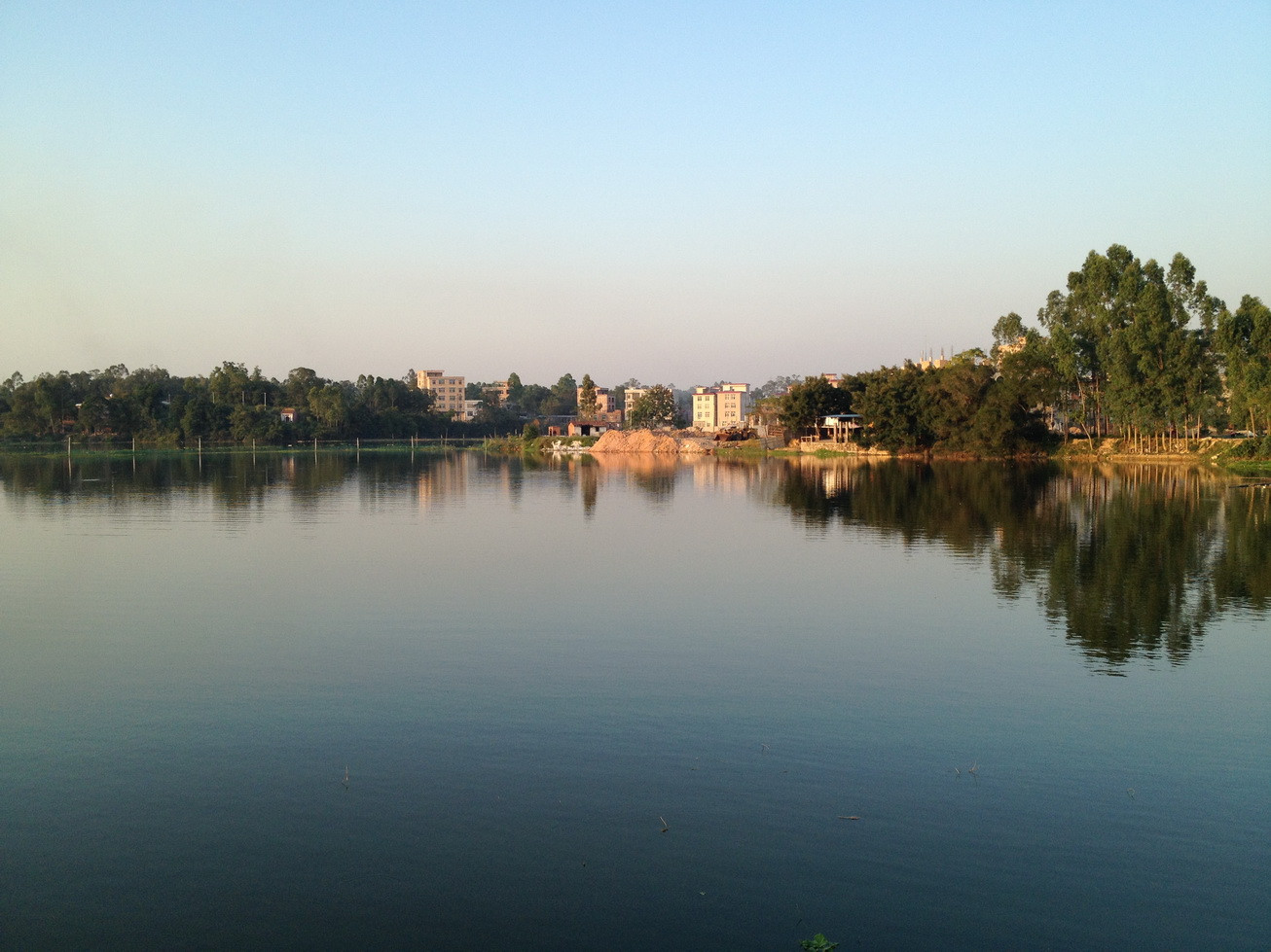 长山镇,隶属于广东省湛江市 a href="#" data-lemmaid="8429142">廉江