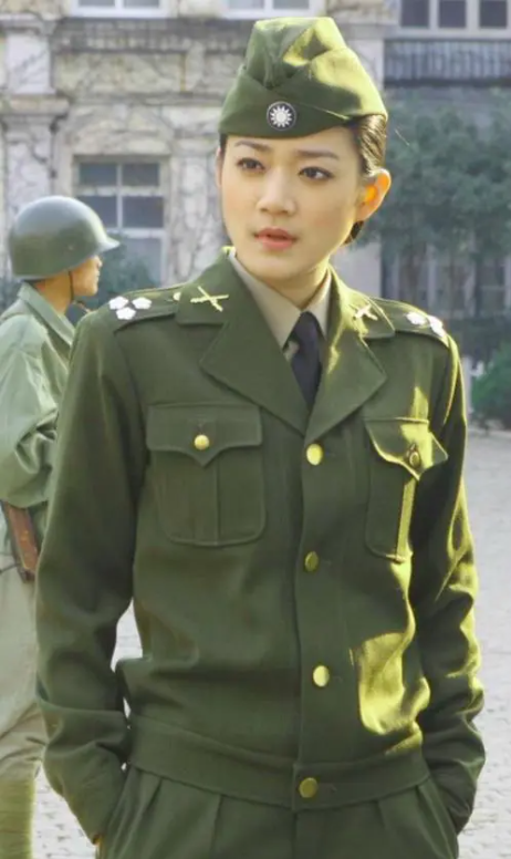 丛丽,女,电视剧《 a target="_blank" href="/item/虎胆雄心/8693519"