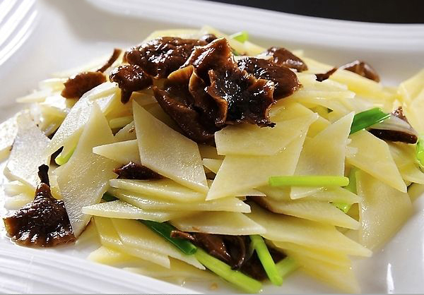 炒蘑菇土豆片