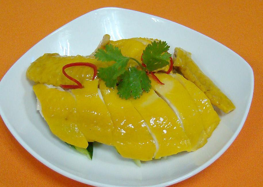  p>冰皮盐水鸡是一道由鸡肉,姜,干葱,沙姜片, a target="_blank" href