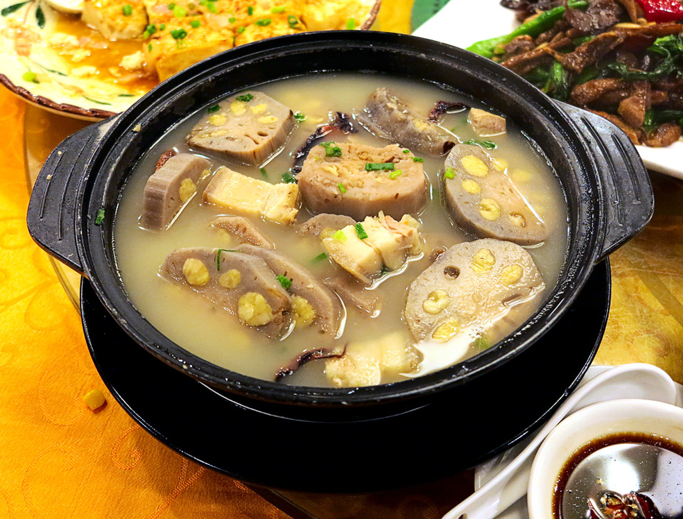 莲藕章鱼煲排骨