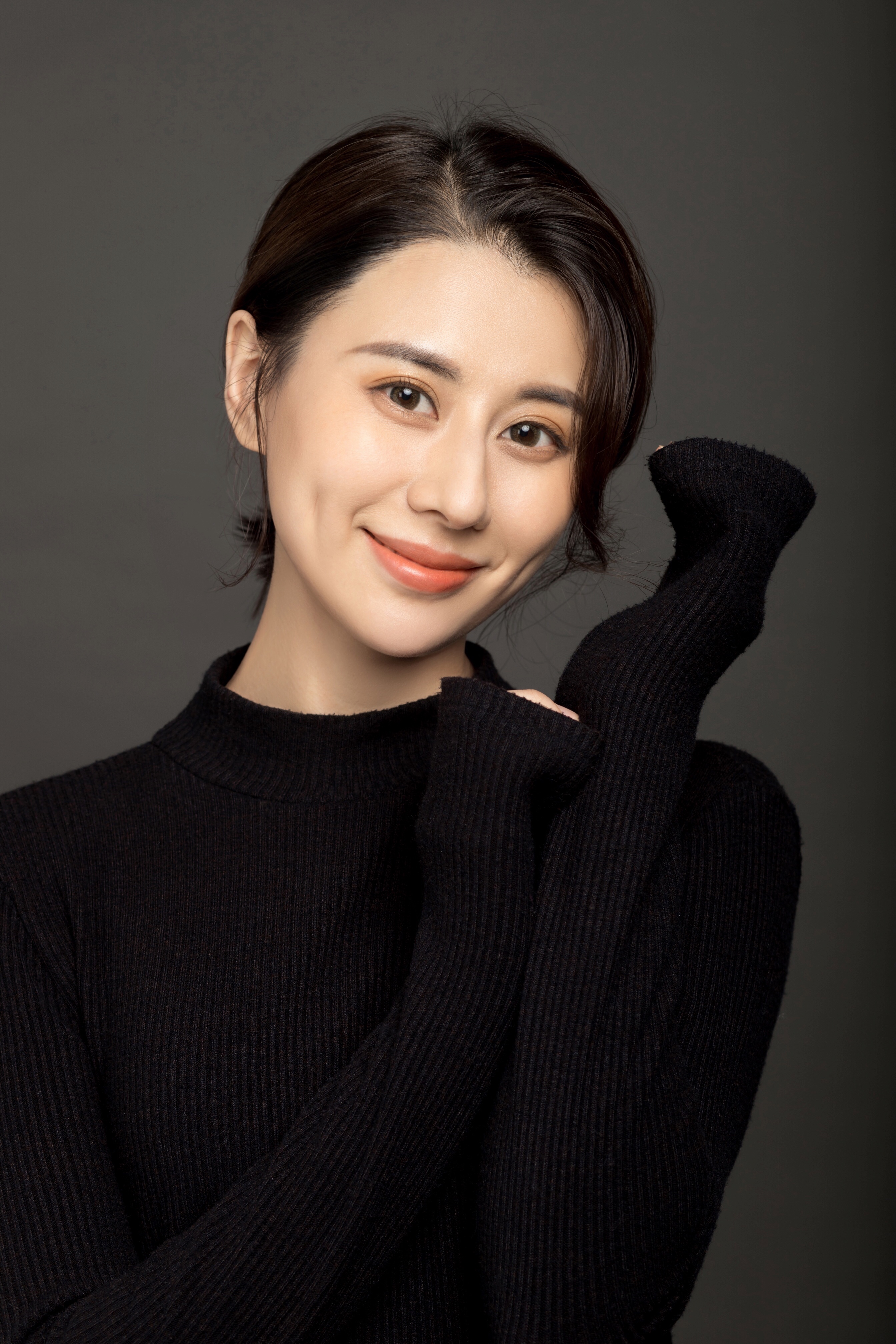 span> sup data-ctrid="tiunsrv1hr8e">14 /sup>,出生于山东省淄博市