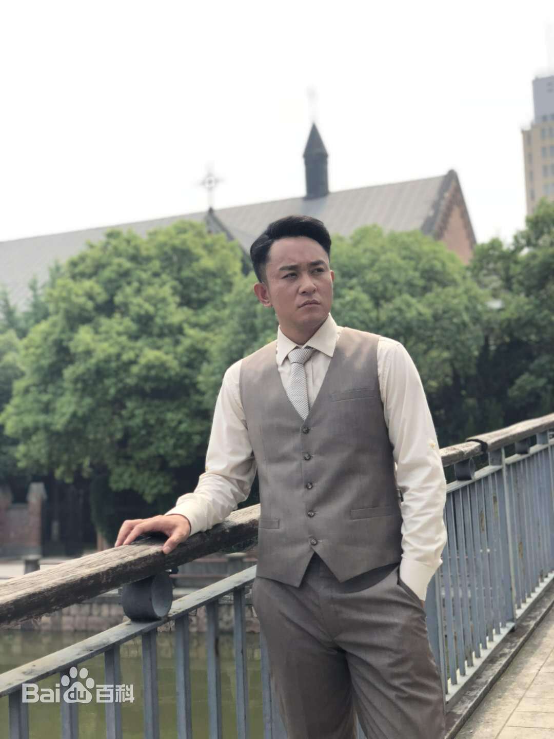  p data-id="go07wirgi1">李宏磊,出生于山东省济南市,中国内地男演员