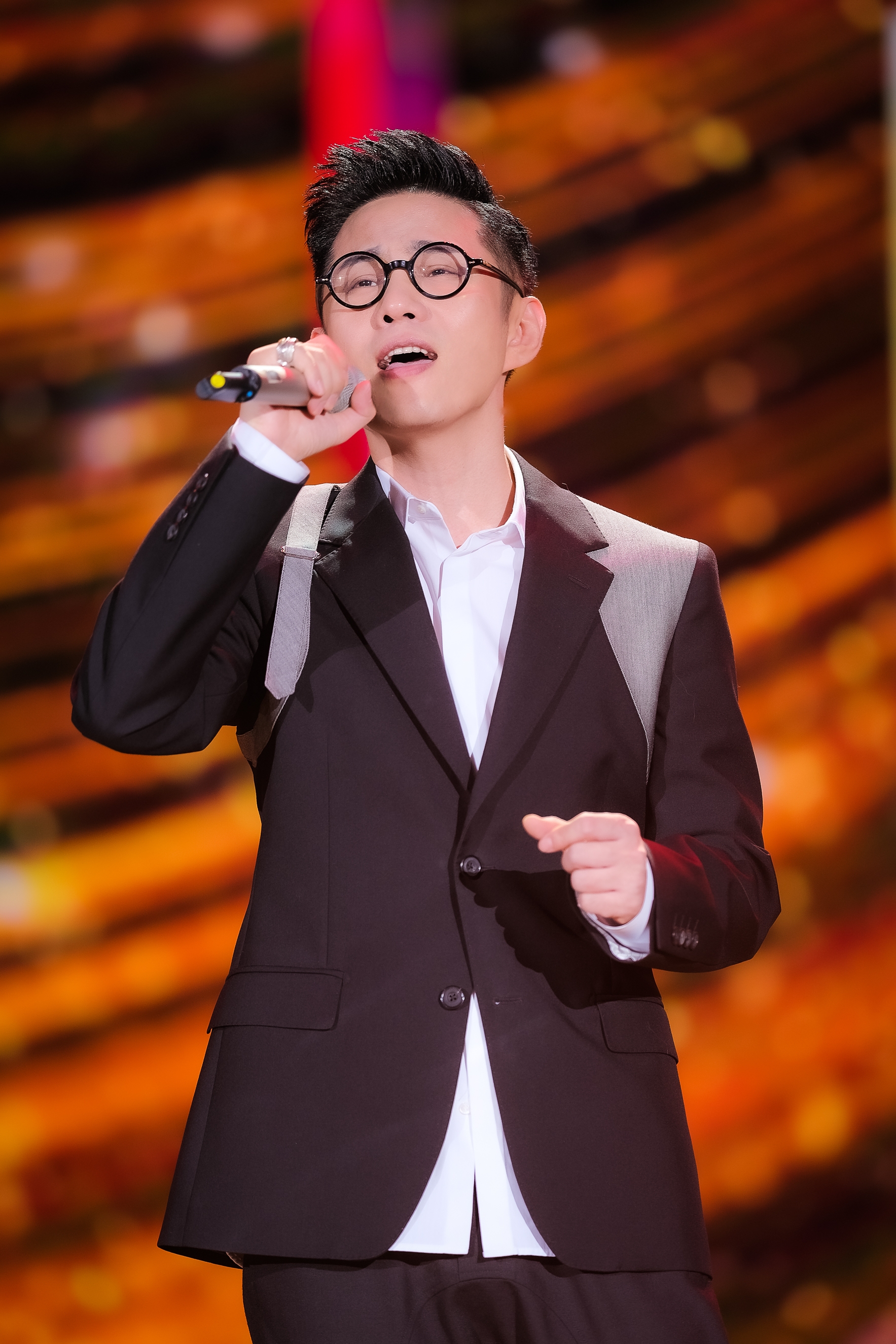  p>石头,本名王卓实,11月14日出生于中国吉林省吉林市,中国内地流行男