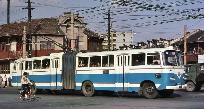  p>上海公交36路运营于中国上海市黄浦区,静安区,普陀区,于1997年8月